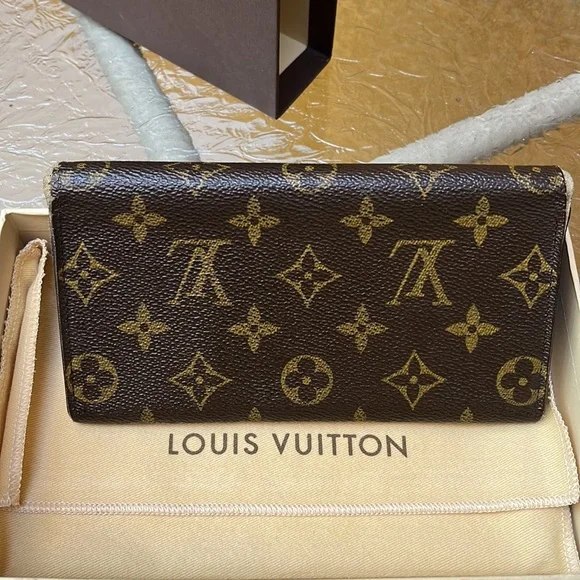 Authentic Louis Vuitton Monogram Bi Fold Wallet